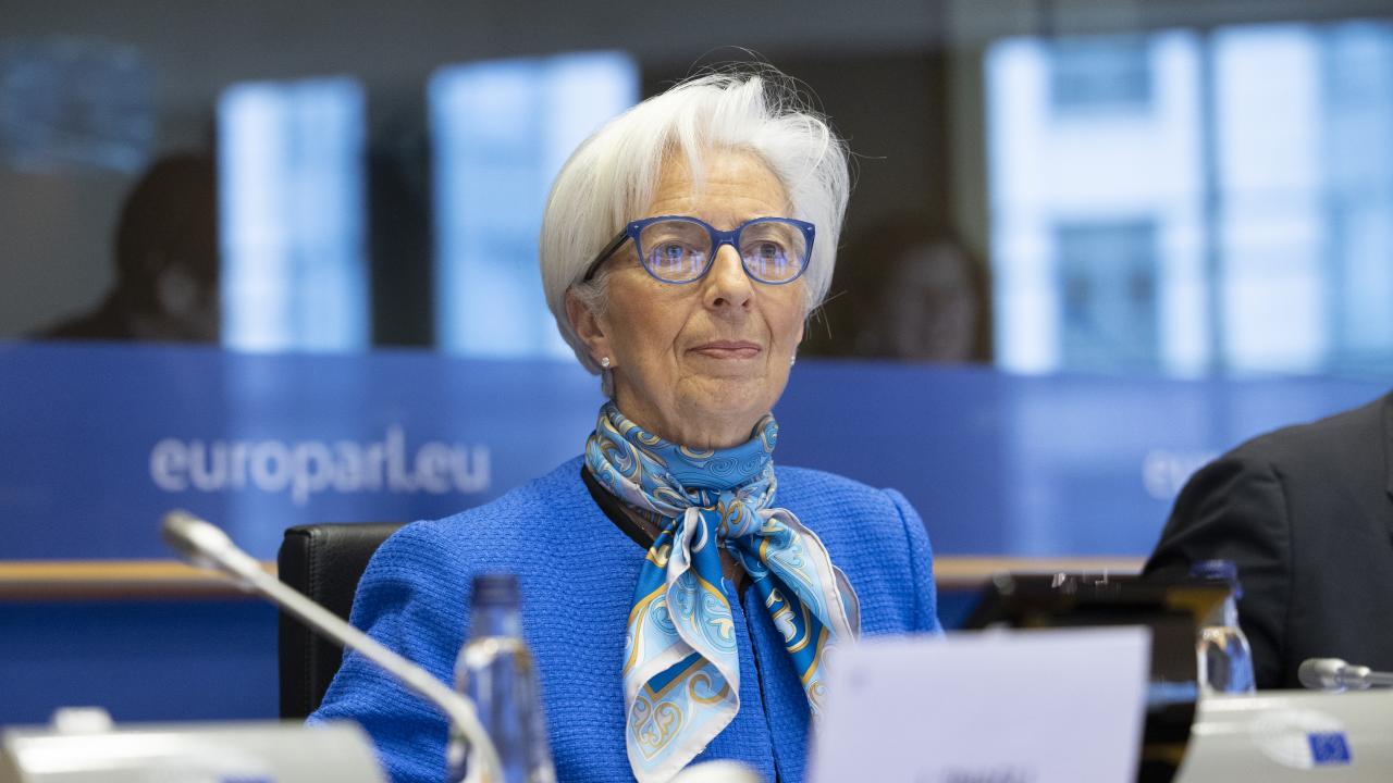 Europeiska centralbankens chef, fransyskan Christine Lagarde, i EU-parlamentets ekonomi- och finansutskott. 