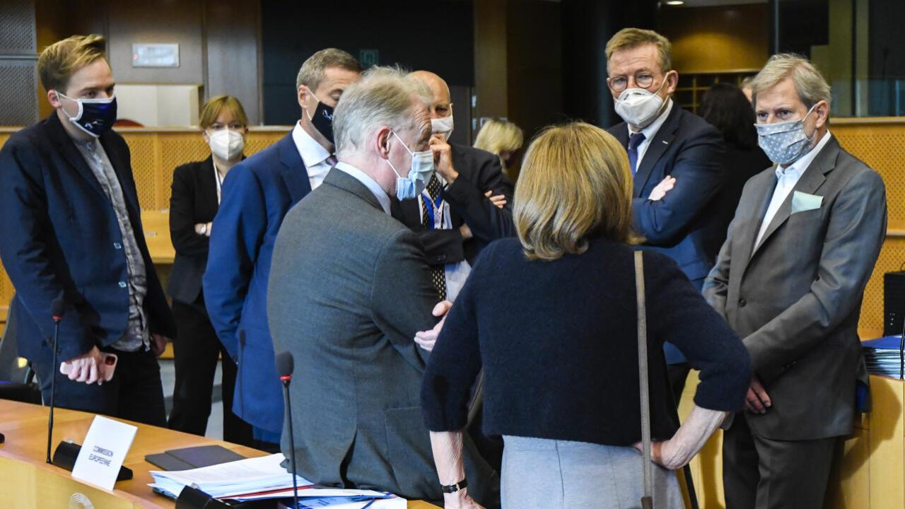 Förhandlingarna mellan EU-parlamentet, EU-kommissionen och ministerrådet om flerårsbudgeten har pågått i fyra månader. 