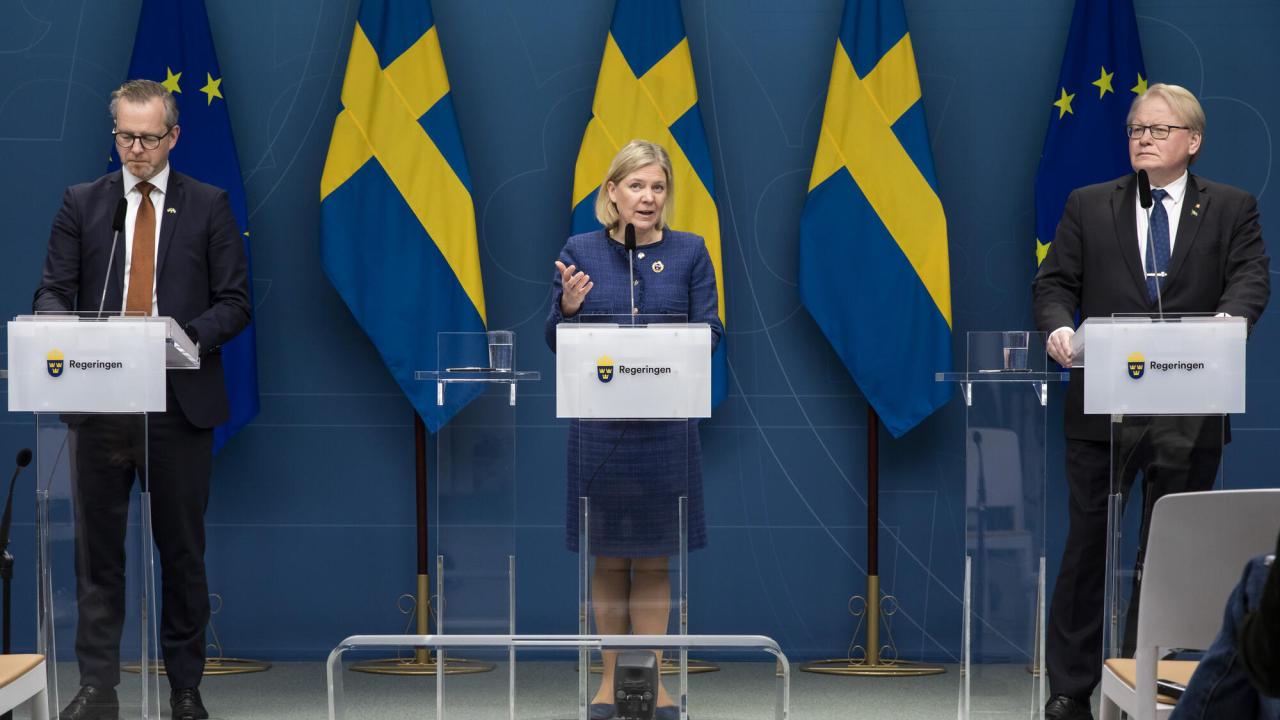 Efter det ryska överfallet på Ukraina och Tysklands och Danmarks besked om upprustning meddelade den svenska regeringen att de nu ska rusta försvaret upp till en kostnad av två procent av Sveriges BNP upp från dagens 1,22 procent BNP. 