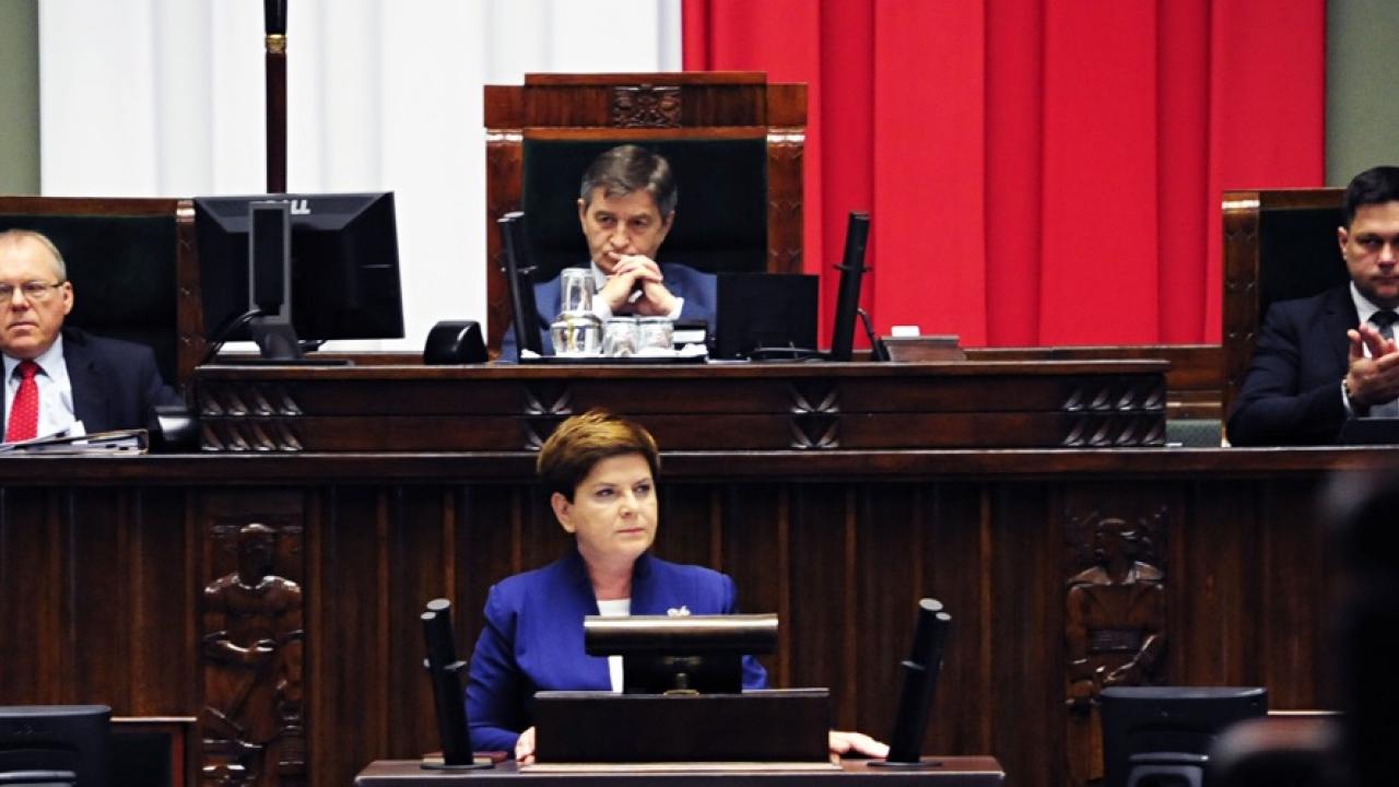 Den polska premiärministern Beata Szydło under fredagens debatt i landets parlament.