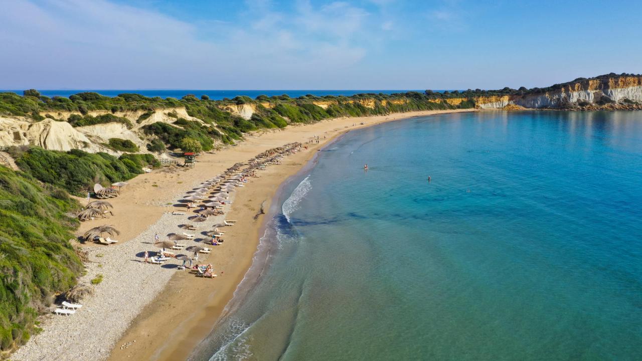 Greklands ekonomi är till en betydande del beroende av turism. Arkivbild.