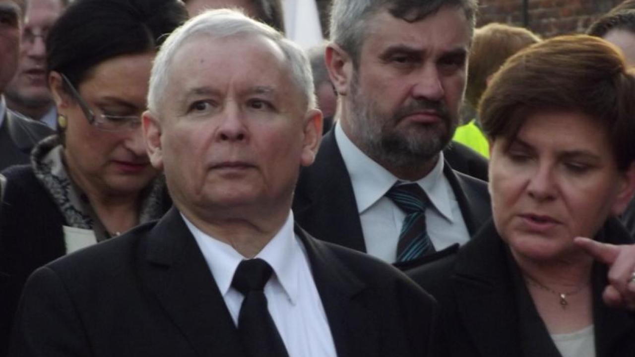 Lag och rättvisas ledare Jarosław Kaczyński tillsammans med premiärminister Beata Szydło från samma parti. Arkivbild.