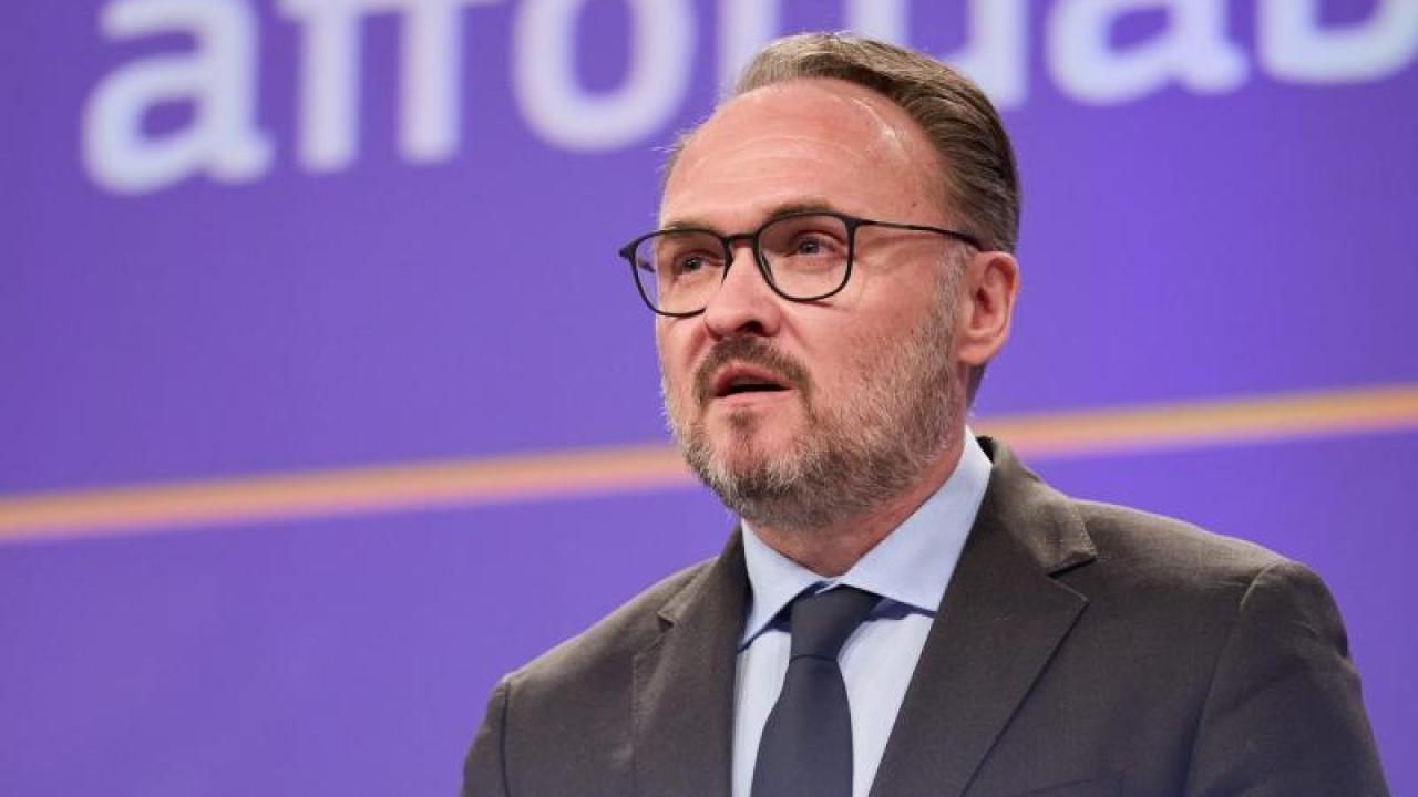 Energikommissionär Dan Jørgensen i EU-kommissionens pressrum.