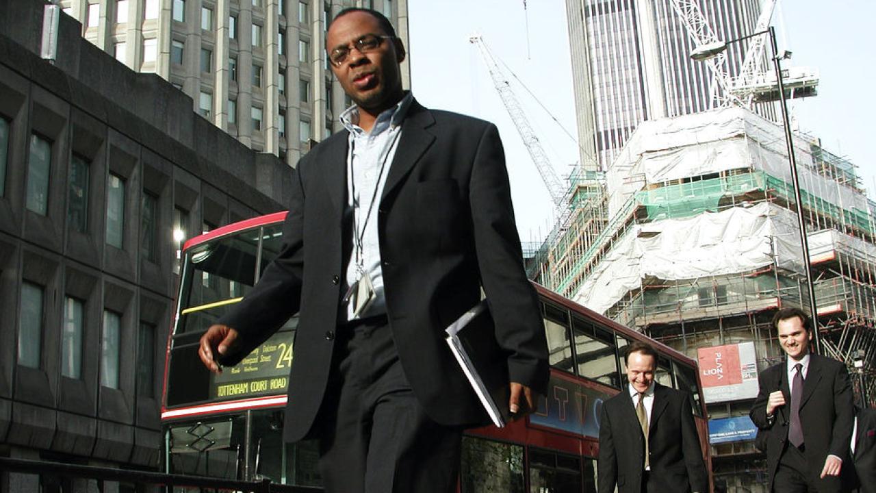 Ett av de alternativ som EU utforskar är en stämpelskatt på aktier efter brittisk förebild.