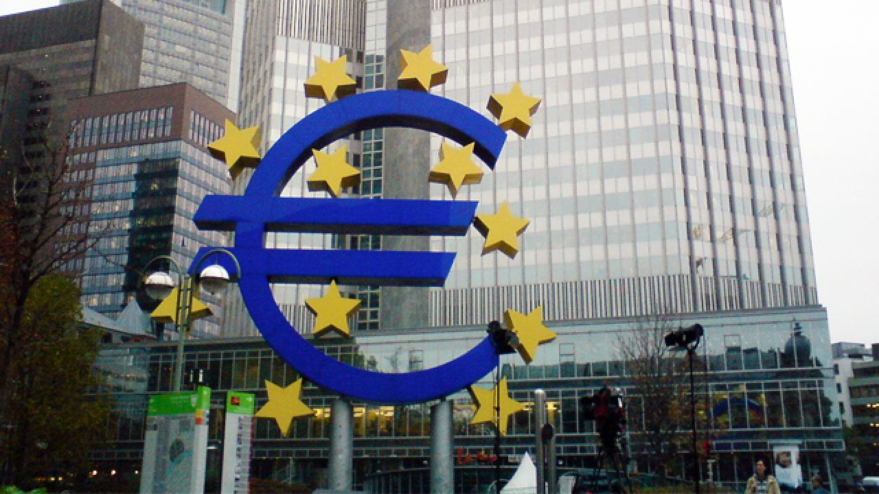 Sverige skulle kraftigt förlora i inflytande på att vara med i Europakten, skriver Thomas Janson och Claes-Mikael Jonsson.