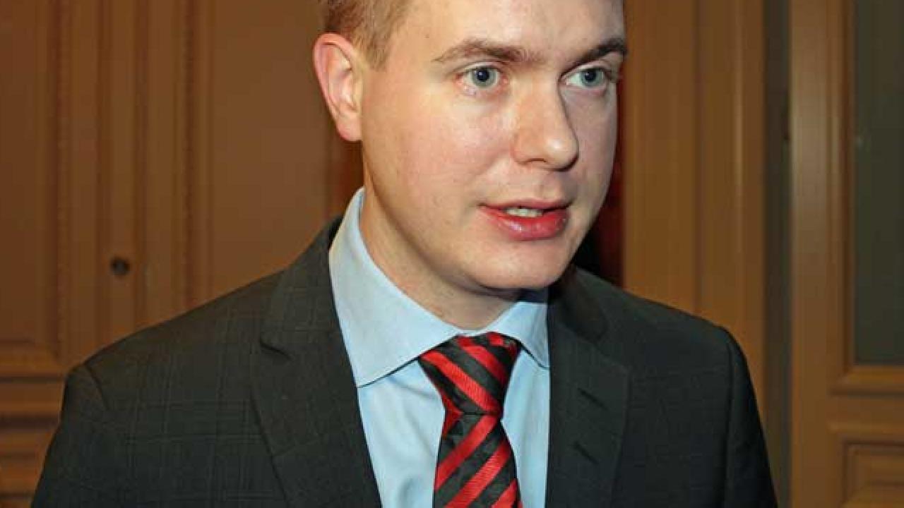 Utbildningsminister Fridolin (MP) efter riksdagens EU-nämndsmöte på fredagen.