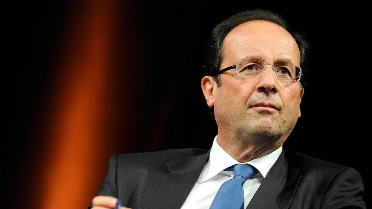 Den franske socialistiske presidentkandidaten François Hollande sträcker ut en arm till vänstern och de gröna. Arkivbild.