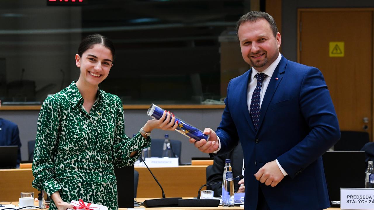 Klimat- och miljöminister Romina Pourmokhtari (L) övertog på tisdagen stafettpinnen av Tjeckiens vice premiärminister Marian Jurečka, för att i vår leda miljörådet . 