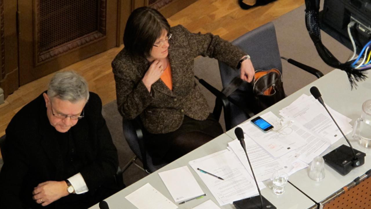 EU-nämndens ordförande Carl B Hamilton (FP) och vice ordförande Marie Granlund (S) på fredagens möte i riksdagen. 