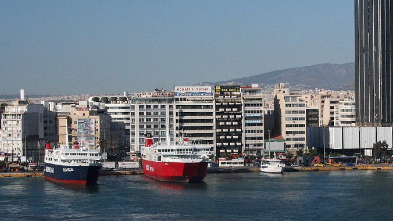 Hamnen i Pireaus är ett av investeringsobjekten Kina undersöker.