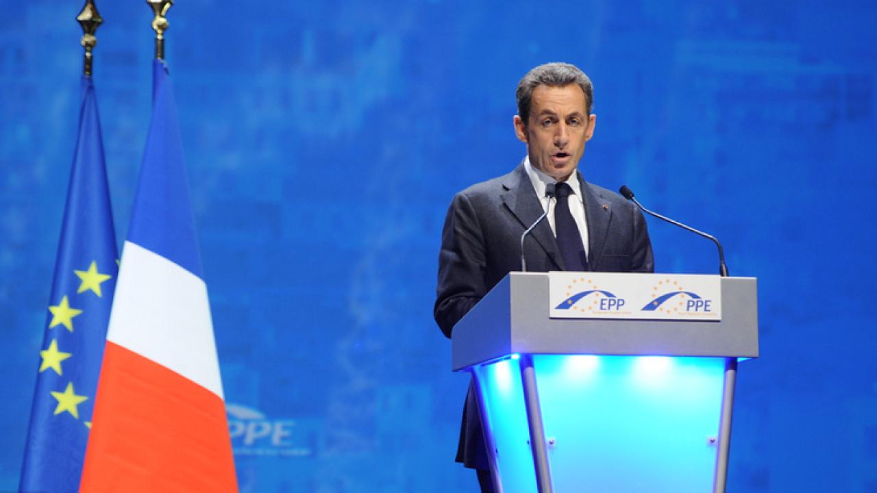 Den franske presidenten Nicolas Sarkozy spelar EU-kortet inför det stundande presidentvalet som äger rum den 22 april och 6 maj.