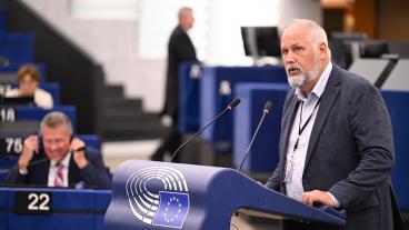 Vänsterpartisten Jonas Sjöstedt var en av flera svenska EU-parlamentariker som deltog i debatten om den amerikanska tullaruppgörelsen.