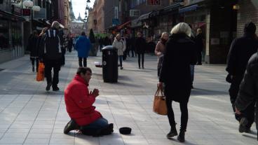 En tiggare i Stockholm. Arkivbild.