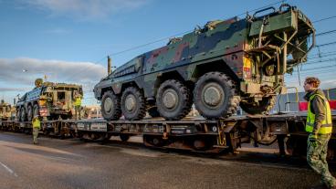 EU-kommissionen vill se ett militärt schengen och arbeta bort 500 identifierade flaskhalsar längs strategiska transportkorridorer i EU.