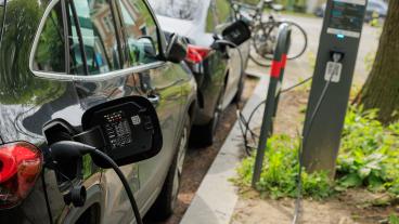 Upp till 1300 kronor i månaden ska ges till låg- och medelinkomsttagare för elbil. Arkivbild.