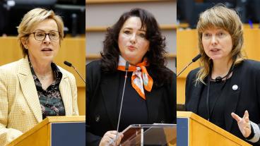 Polska parlamentsledamoten Jadwiga Wiśniewska (t.v), EU-kommissionären Helena Dallí (mitten) och svenska parlamentsledamoten Malin Björk (V) (t.v).