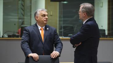 Ungerns premiärminister Viktor Orbán i samspråk med Tjeckiens premiärminister Petr Fiala under förra veckans EU-toppmöte. 