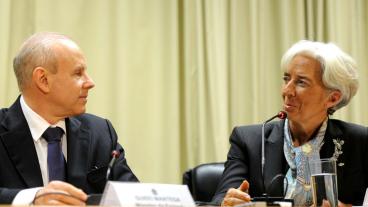Den brasilianske finansministern Guido Mantega kräver inflytande för att låna ut pengar till IMF, till höger Christine Lagarde. 