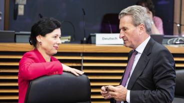 EU-kommissionärer Věra Jourová och Günther Oettinger. Arkivbild.
