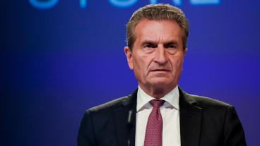 EU:s budgetkommissionär Günther Oettinger menar att tiden är knapp för att hinna enas om nästa långtidsbudget.