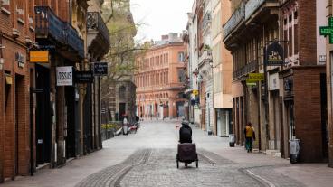 Tom gata i franska Toulouse. Arkivbild.