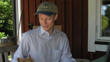 Förre riksdagsledamoten Karl Sigfrid menar att icke-kommersiella tjänster som Wikipedia kan få stora problem om förslaget i EU-parlamentet går vidare