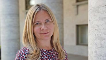 Kristdemokraternas talesperson Sofia Damm (bilden) vill se ett större engagemang i Tunisien från EU:s och svensk sida.