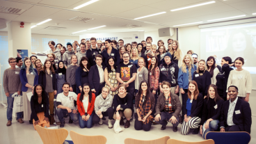 Drygt 100 ungdomar utbildades till valambassadörer på Europahuset i Stockholm på lördagen. Valambassadörerna ska få unga att rösta i EU-valet.