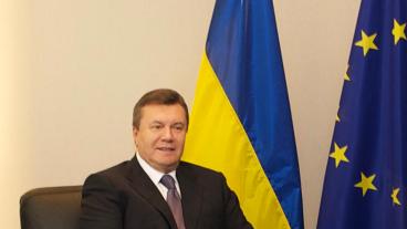 Ukrainas president Viktor Janukovitj sitter enligt KDU-ordföranden Sara Skyttedal i ett moment 22. Arkivbild.
