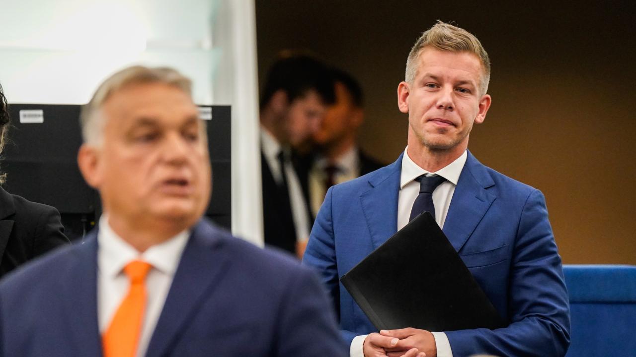 Det ungerska parlamentsvalets två huvudkandidater: premiärminister Viktor Orbán och oppositionsledaren Péter Magyar. Arkivbild.