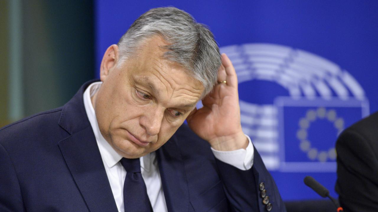 Ungerns nationalkonservative premiärminister Viktor Orbán har tidigare fått kritik för de två besluten som nu tas till EU-domstolen. Arkivbild.