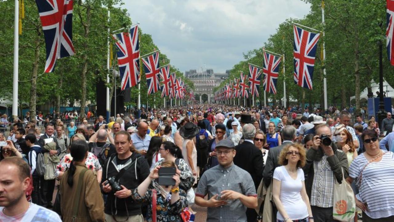 På torsdag klockan sju lokal tid öppnar vallokalerna. Arkivbild.