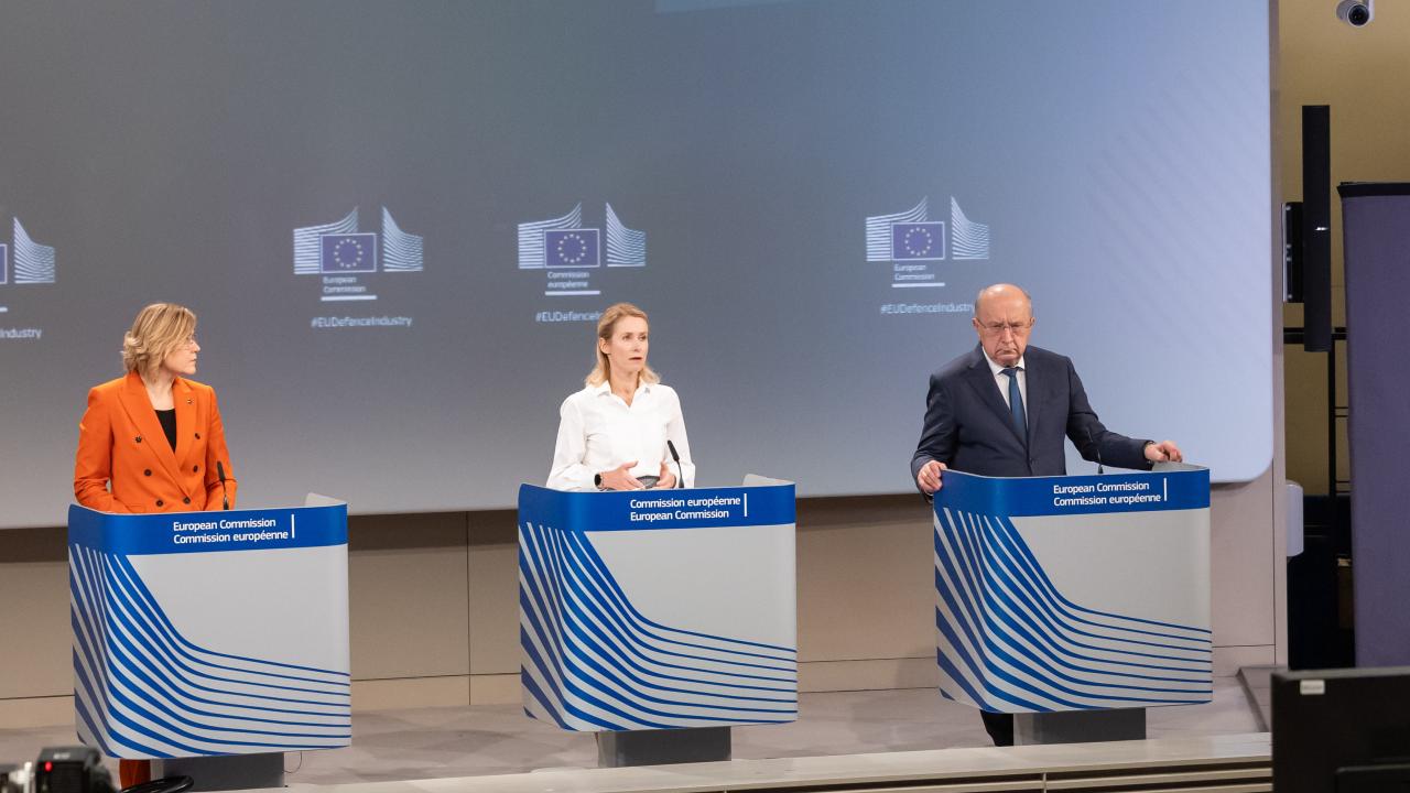 EU-kommissionärer Henna Virkkunen, Kaja Kallas och Andrius Kubilius presenterade på torsdagen en plan på hur EU-länderna gemensamt kan upprusta sin försvarsförmåga.