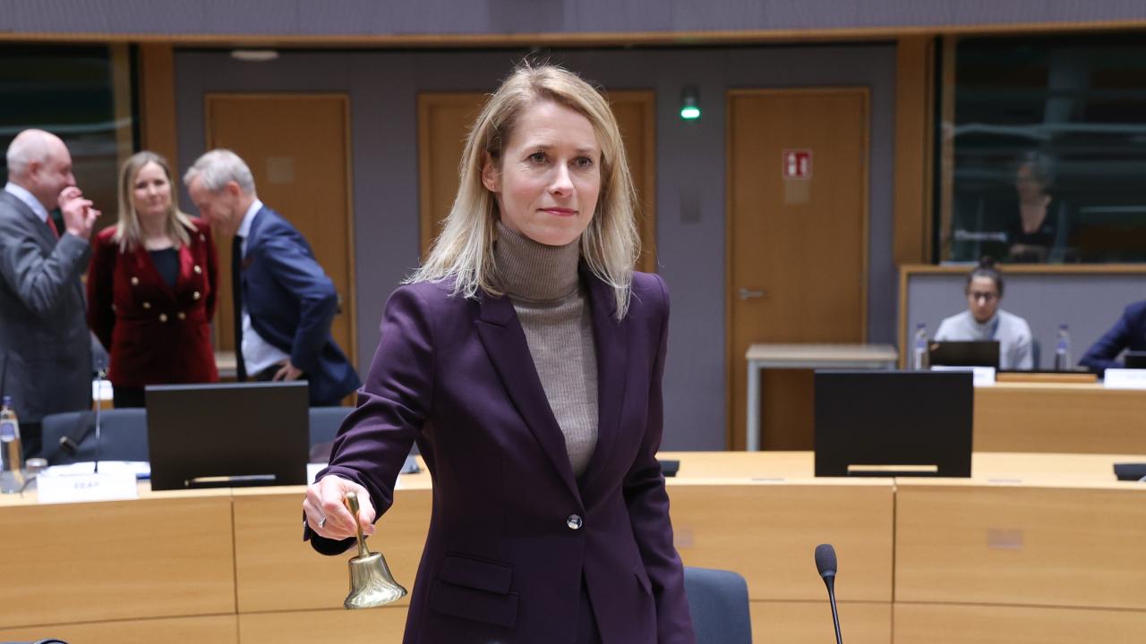 EU:s utrikeschef Kaja Kallas ringer in till måndagens utrikesministermöte i Bryssel.