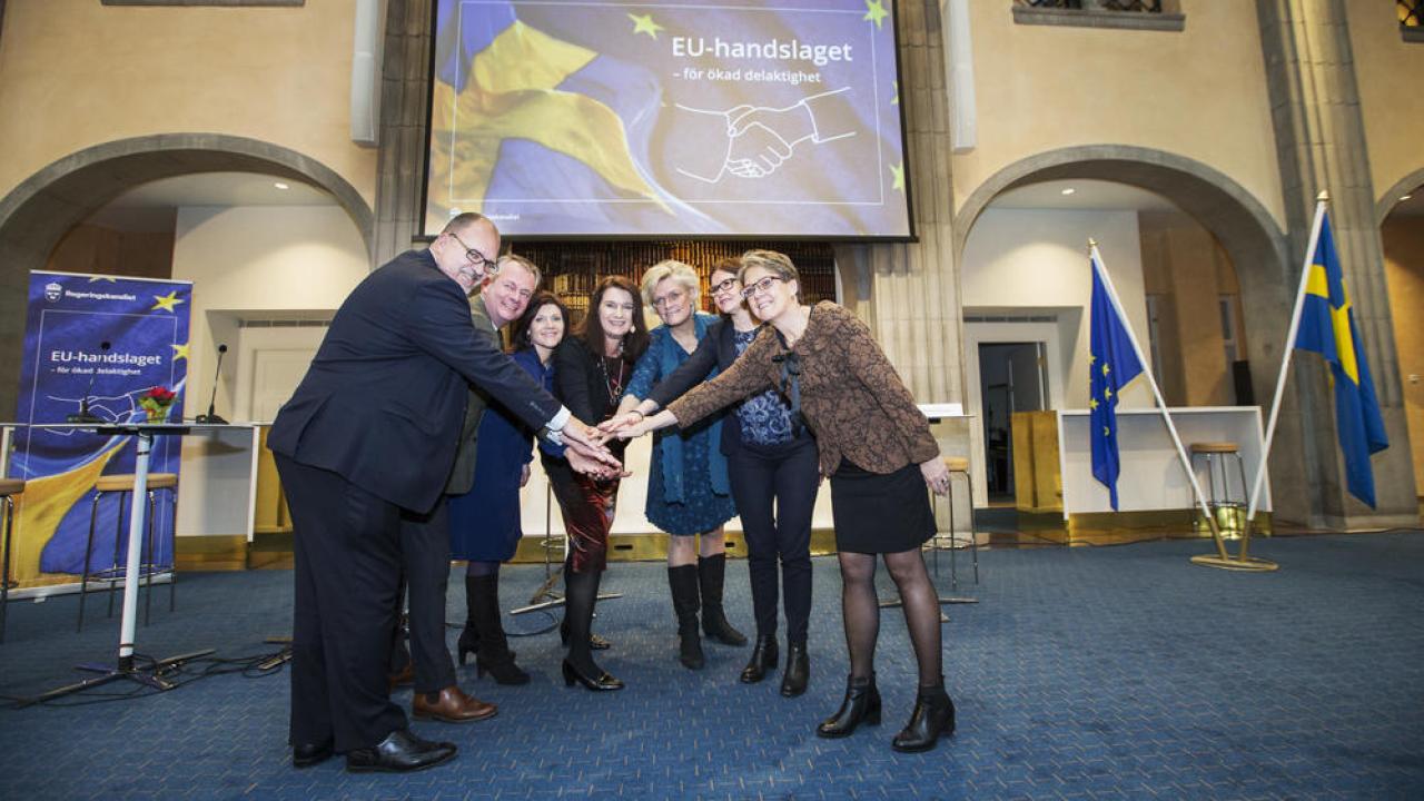Från vänster Karl-Petter Thorwaldsson, LO, Göran Arrius, SACO, Eva Nordmark, TCO, Ann Linde, EU- och handelsminister, Carola Lemne, Svenskt Näringsliv, Lena Dahl, Sveriges kommuner och Landsting (SKL), och Eva Liedström Adler, Arbetsgivarverket.