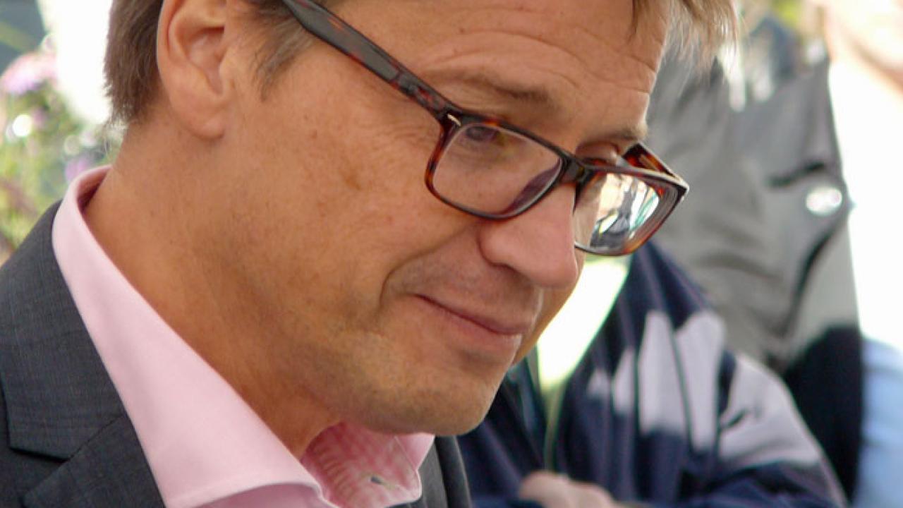 Vi behöver nu fundera på vilka maktbefogenheter vi kan flytta tillbaka till nationalstaterna, snarare än tvärtom. Det skriver Kristdemokraternas partiledare Göran Hägglund i en debattartikel i Svd.