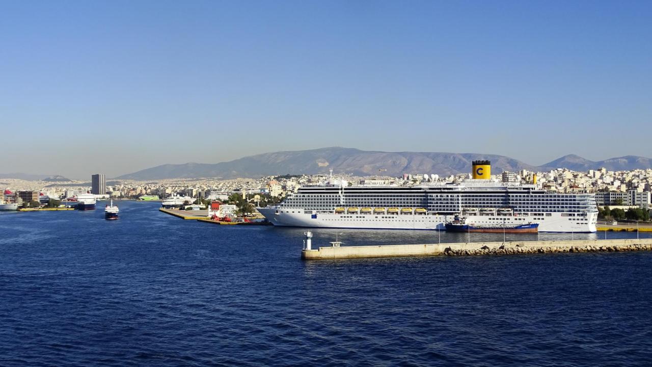 Det kinesiska företaget Cosco köpte 2016 51 procent av ägandet i Greklands största hamn Pireus. Arkivbild.