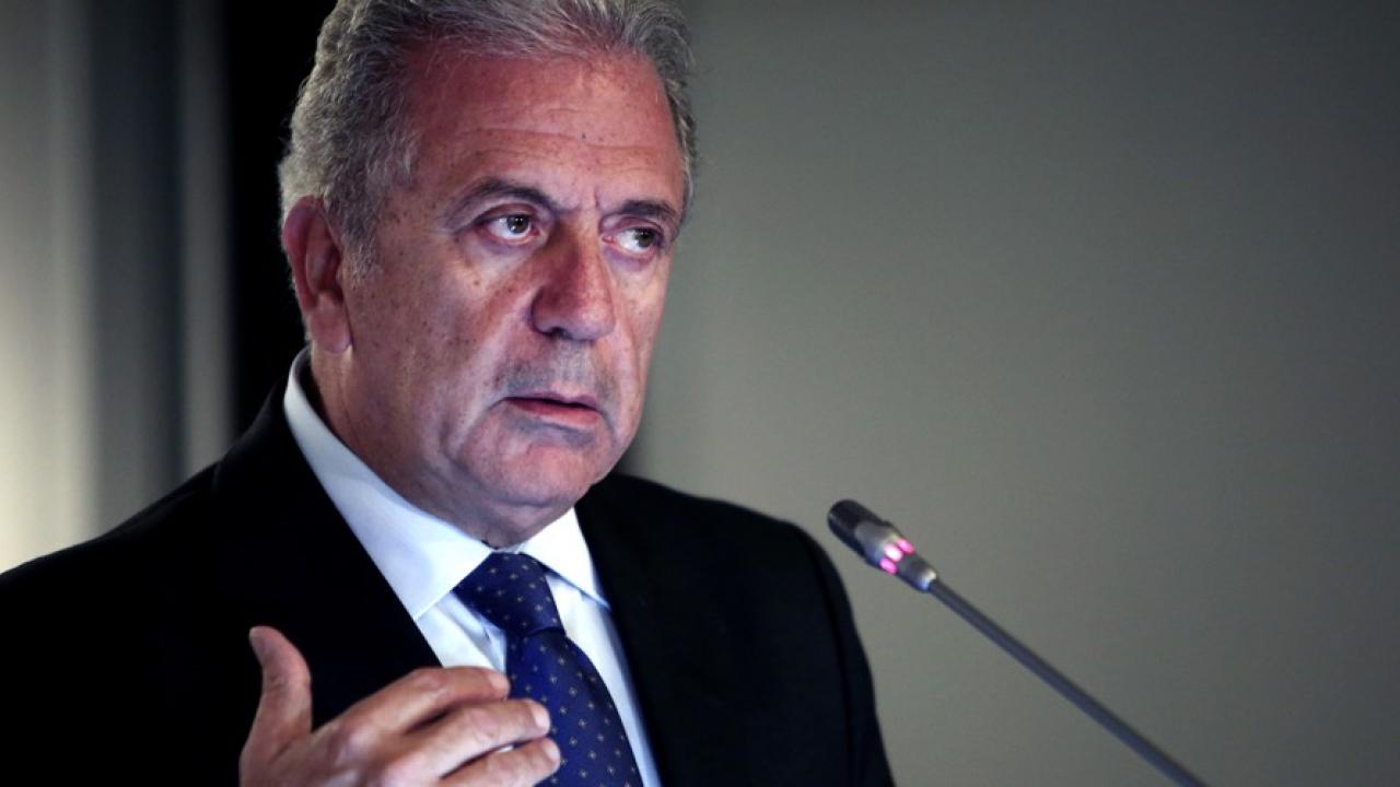 EU:s flyktingkommissionär Dimitris Avramopoulos. Arkivbild. 