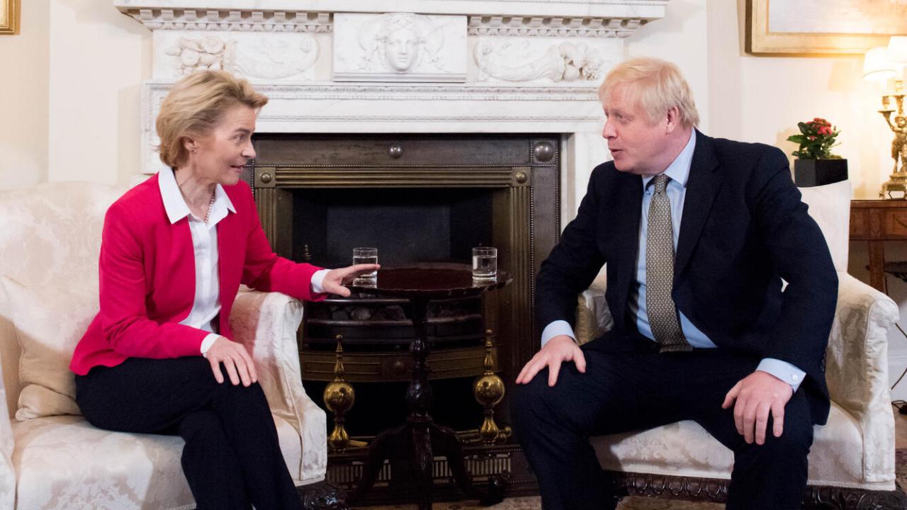 EU-kommissionens ordförande Ursula von der Leyen och den brittiske premiärministern Boris Johnson vid ett möte i London tidigare i år. Arkivbild.