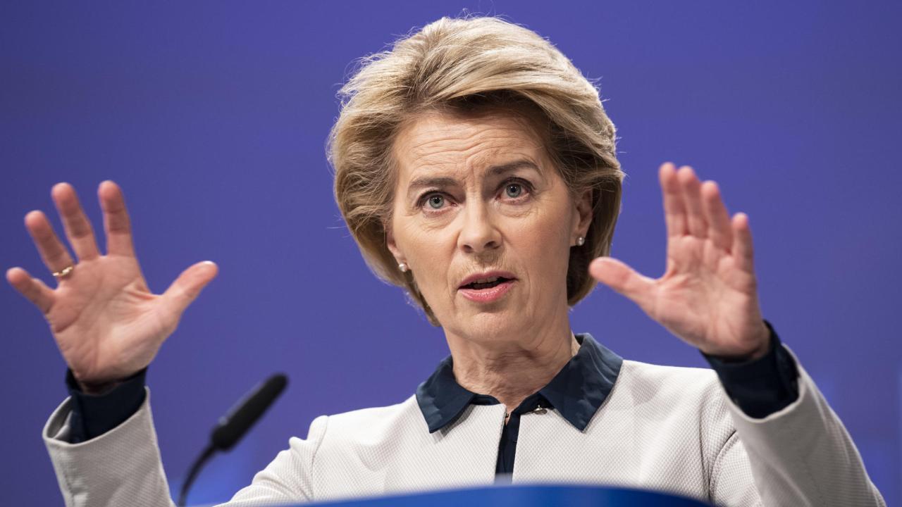 "Vi föreslår att riktlinjer ska tas fram på EU-nivå för hälsokontroller vid gränserna", säger Ursula von Der Leyen. 