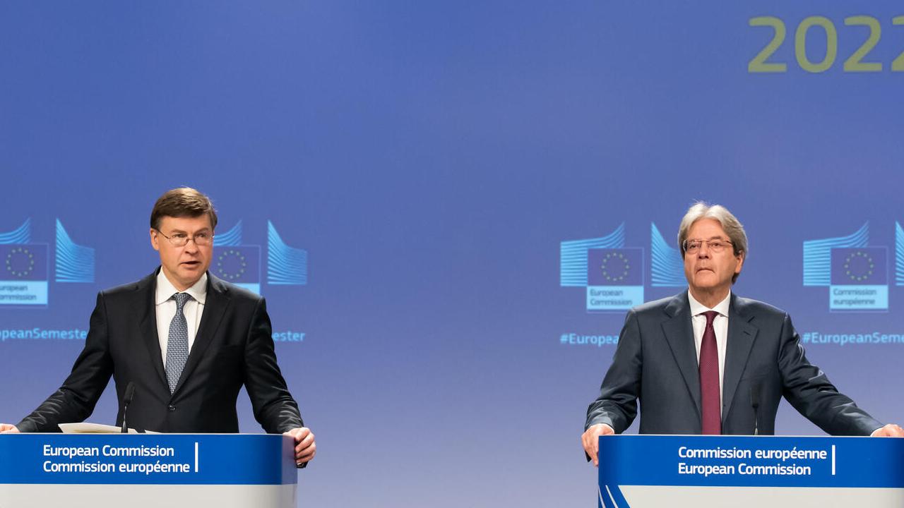 EU:s eurokommissionär Valdis Dombrovskis och ekonomikommissionär Paolo Gentiloni.