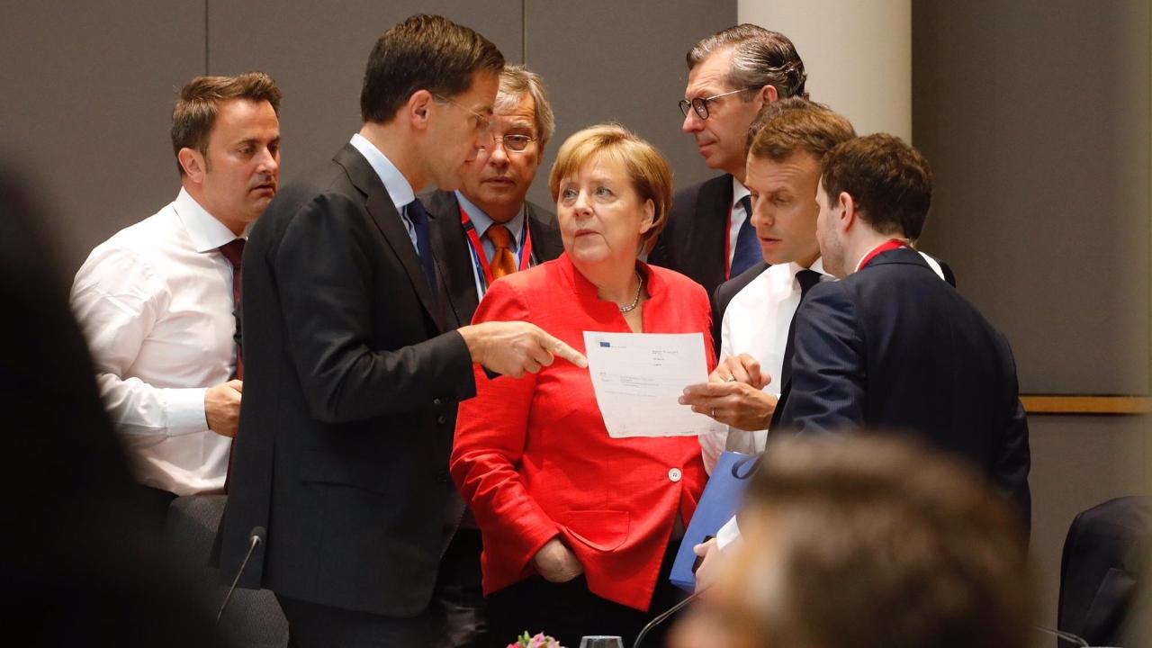 Slutsatstexten från toppmötet nämner inte alls eurobudgeten som Frankrikes president Emmanuel Macron efterfrågat.  