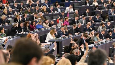 S och SD leder i opinionen inför EU-valet. Samtidigt visar undersökning på stora skillnader i mätbar aktivitet mellan EU-politikerna.