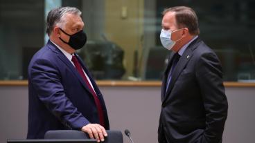 Sveriges statsminister Stefan Löfven, här i samtal med Ungerns premiärminister Viktor Orbán, är en av 16 stats- eller regeringschefer som skrivit under protestbrevet mot antihomolagen. Arkivbild.