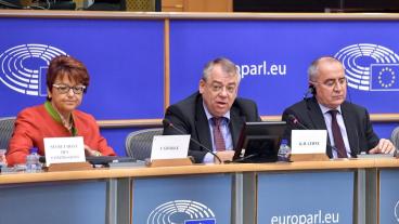 Klaus-Heiner Lehne, ordförande i Europeiska revisionsrätten, under torsdagens presentation i EU-parlamentet som har att ta ställning till huruvida kommissionen får ansvarsfrihet för budgeten.