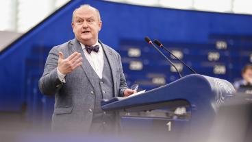 Europaparlamentariker Dick Erixon (SD) är kritisk till felen i EU-budgeten och manar till minskade utgifter.