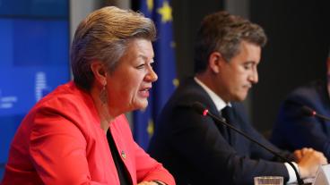 EU:s migrationskommissionär Ylva Johansson och Frankrikes inrikesminister Gérald Darmanin efter fredagens ministermöte. 