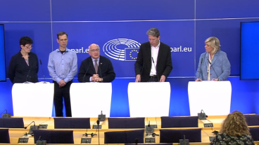 Fem av de sju förhandlarna om förslaget. Från vänster till höger: Cornelia Ernst (GEU/NGL), Patrick Breyer (Gröna), Javier Zarzalejos (EPP), Paul Tang (S&D) och Hilde Vautmans (RE).