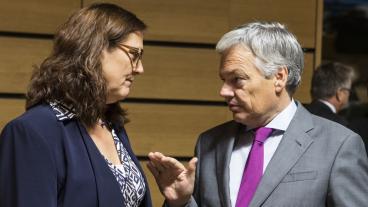 EU:s handelskommissionär Cecilia Malmström i samtal med Belgiens handelsminister Didier Reynders under tisdagens möte.
