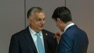 Ungerns premiärminister Viktor Orbán i samtal med Italiens premiärminister Giuseppe Conte. Arkivbild.